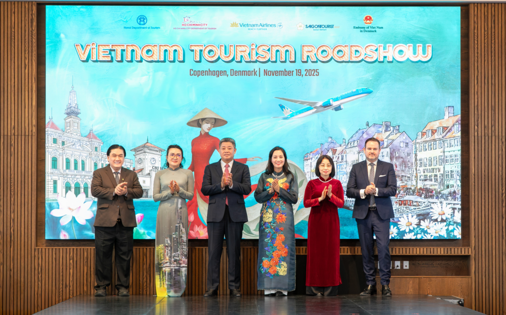 ho chi minh ville s'associe à vietnam airlines pour promouvoir le tourisme vietnamien en europe du nord lancement de vols directs entre ho chi minh ville et copenhague (danemark)